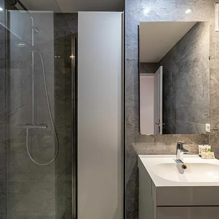 Beautiful Renovated - 1br4p - 300m From The Beach
