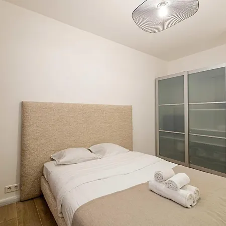 Beautiful Renovated - 1br4p - 300m From The Beach Apartment *