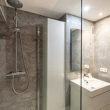 Beautiful Renovated - 1br4p - 300m From The Beach Cannes
